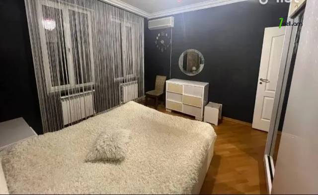 4 սենյականոց բնակարան Մաշտոցի պողոտայում, 133 ք.մ., 2 սանհանգույց, բարձր առաստաղներ