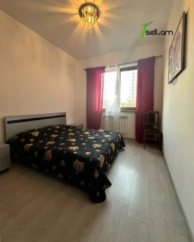 3 սենյականոց բնակարան Բրյուսովի փողոցում, 78 ք.մ., 2 սանհանգույց, կապիտալ վերանորոգված, քարե շենք