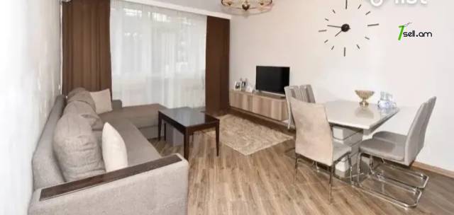 3 սենյականոց բնակարան Կոմիտասի պողոտայում, 75 ք.մ., 2/7 հարկ, 2 սանհանգույց, մի քանի պատշգամբ