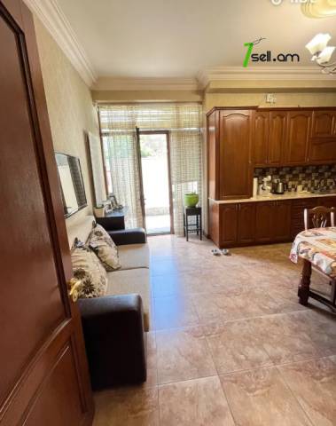 3 սենյականոց բնակարան նորակառույց շենքում Անտառային փողոցում, 116 ք.մ., բարձր առաստաղներ, 1/5 հարկ