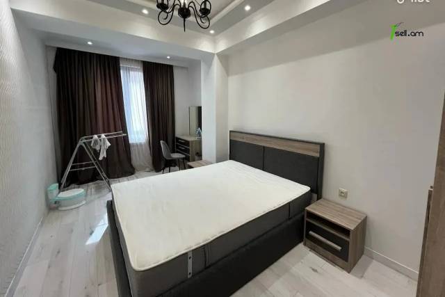 3 սենյականոց բնակարան նորակառույց շենքում Հովսեփ Արղության փողոցում, 80 ք.մ., բարձր առաստաղներ