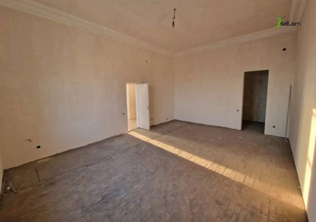 Բազմաֆունկցիոնալ գույք Պրահայի փողոցում կենտրոնում, 960 ք.մ.