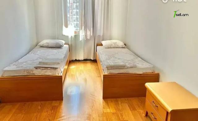 3 սենյականոց բնակարան նորակառույց շենքում Աբովյան փողոցում, 67 ք.մ., բարձր առաստաղներ