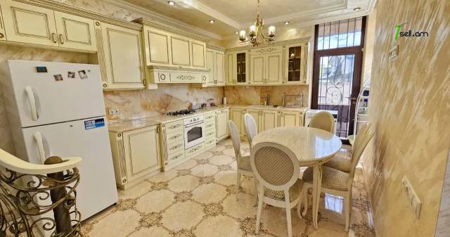 Երկու հարկանի քարե տուն, Արմենակ Արմենակյան անցուղի Նորք Մարաշում, 1800 քմ, 3+ սանհանգույց