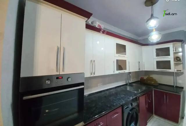 4 սենյականոց բնակարան Լեփսիուսի փողոցում, 90 ք.մ., նախավերջին հարկ, եվրովերանորոգված