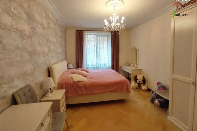 3 սենյականոց բնակարան Վարդանանց փողոցում, 86 ք.մ., 2/5 հարկ, 2 սանհանգույց, բարձր առաստաղներ