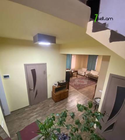 Երկու հարկանի տուն Վահան Տերյանի 1-ին փողոցում Ավանում, 222 ք.մ., 2 սանհանգույց