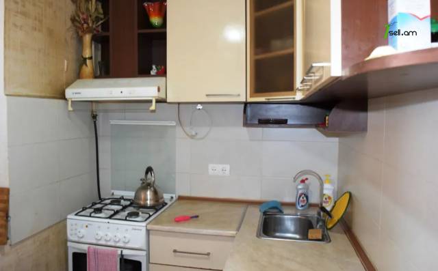 3 սենյականոց բնակարան Միխայիլ Սալտիկով-Շեդրինի փողոցում, 73 ք.մ., եվրովերանորոգված, քարե շենք