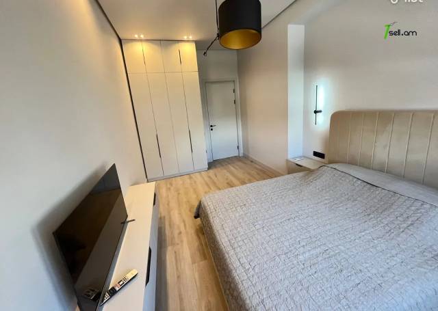 3 սենյականոց բնակարան նորակառույց շենքում Կոմիտասի պողոտայում, 65 ք.մ., 10/15 հարկ, բարձր առաստաղներ