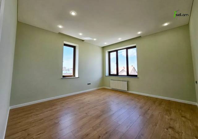 Երեք հարկանի քարե տուն, Դուրյան թաղամաս Ավանում, 800 ք.մ., 3+ սանհանգույց