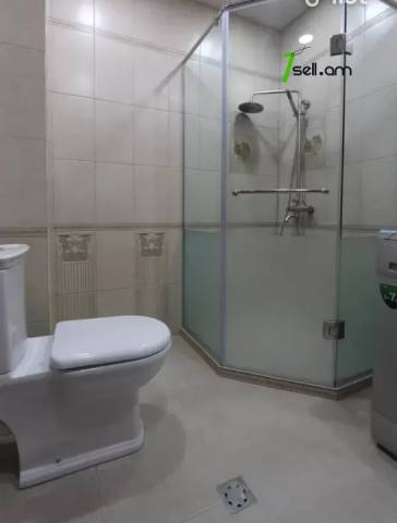 Ընդարձակ 1 սենյականոց բնակարան նորակառույց շենքում Նիկողայոս Ադոնցի փողոցում, 72 ք.մ.