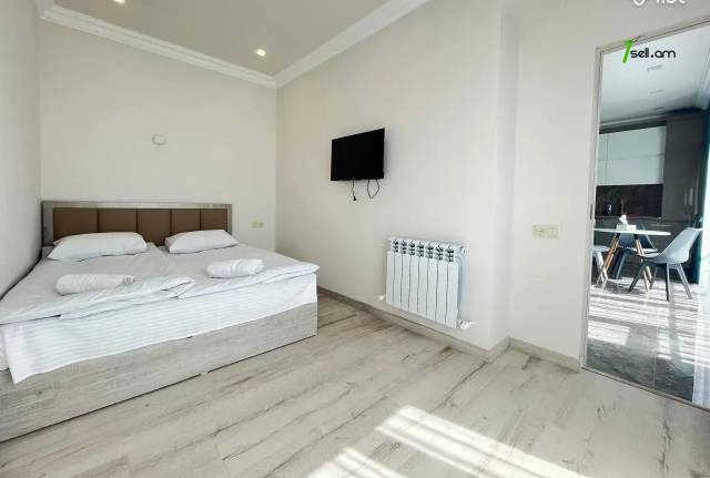 2 սենյականոց բնակարան Դերենիկ Դեմիրճյանի փողոցում, 40 քմ, 7/10 հարկ, կապիտալ վերանորոգված