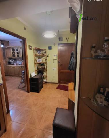 3 սենյականոց բնակարան Առնո Բաբաջանյան փողոցում, 96 ք.մ., նախավերջին հարկ, կապիտալ վերանորոգված