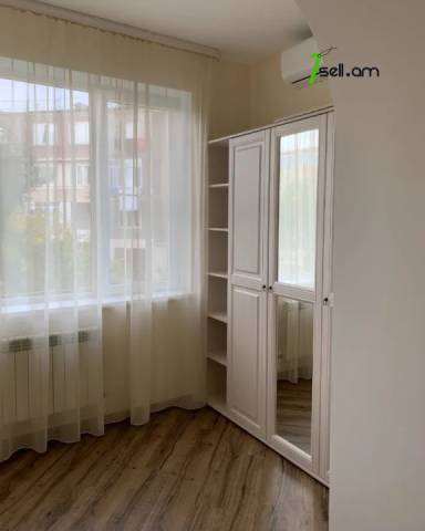 3 սենյականոց բնակարան Չարենցի փողոցում, 90 ք.մ., 3/5 հարկ, կապիտալ վերանորոգված, քարե շենք