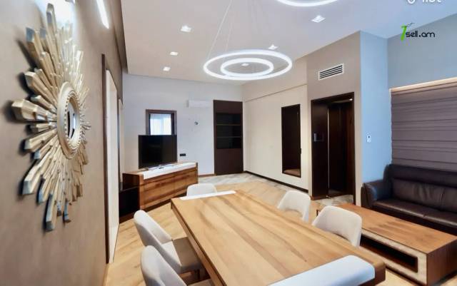 3 սենյականոց բնակարան Ազատության պողոտայում, 110 քմ, 2 սանհանգույց, բարձր առաստաղներ