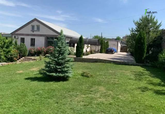 Մեկ հարկանի քարե տուն Ֆանարջյան փողոցում Քանաքեռ Զեյթունում, 1700 ք.մ., 2 սանհանգույց