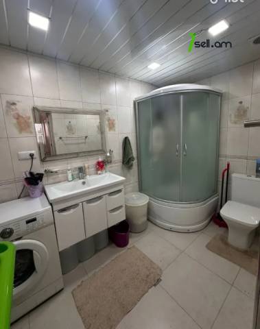 3 սենյականոց բնակարան, Ավան-Առինջ 1-ին միկրոշրջան, 82 քմ, նախավերջին հարկ, եվրովերանորոգված