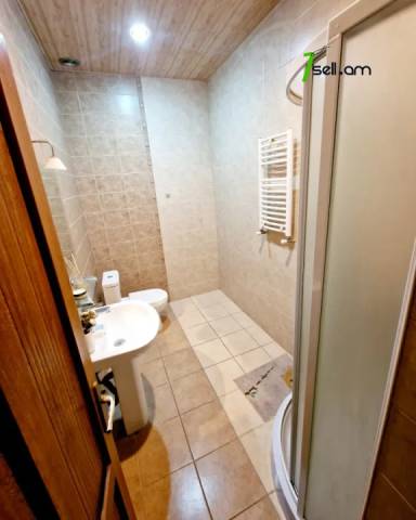 Երկու հարկանի քարե տուն Դավիթ Բեկի փողոցում Էրեբունիում, 500 ք.մ., 3+ սանհանգույց, եվրովերանորոգված