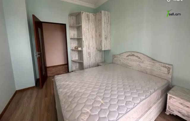 3 սենյականոց բնակարան նորակառույց շենքում Մարշալ Խուդյակովի փողոցում, 85 ք.մ., բարձր առաստաղներ