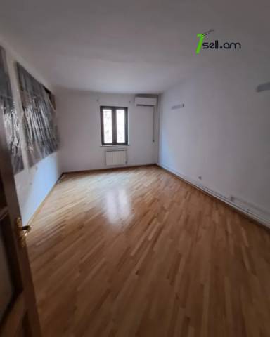 Բազմաֆունկցիոնալ գույք Վերին Անտառային փողոցում կենտրոնում, 400 ք.մ.