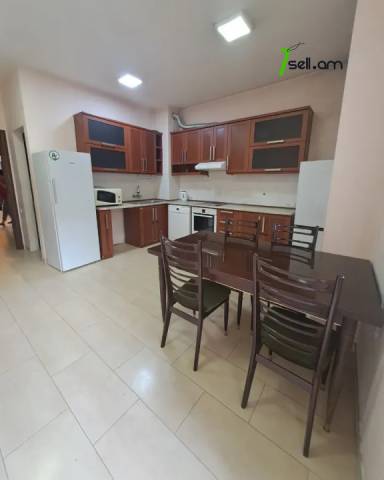 3 սենյականոց բնակարան նորակառույց շենքում Ռոստոմի փողոցում, 136 ք.մ., 2 սանհանգույց