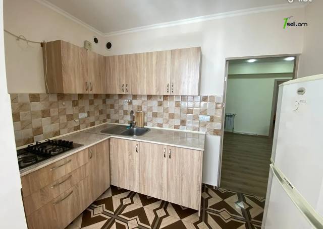 3 սենյականոց բնակարան Կոմիտասի պողոտայում, 60 ք.մ., բարձր առաստաղներ, եվրովերանորոգված, քարե շենք