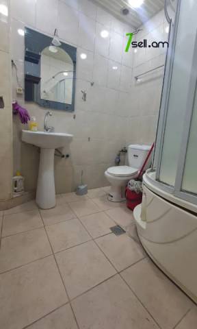 3 սենյականոց բնակարան Խորենացու փողոցում, 90 ք.մ., 3/5 հարկ, կապիտալ վերանորոգված, քարե շենք