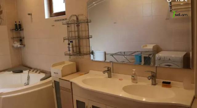 Երեք հարկանի քարե տուն, Sevastopolyan Street Արաբկիրում, 250 ք.մ., 3+ սանհանգույց