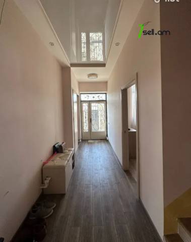 Երկու հարկանի տուն Հատիսի փողոցում Աբովյանում, 210 ք.մ., 3+ սանհանգույց, եվրովերանորոգված