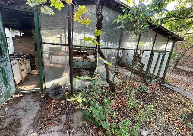 Երկու հարկանի քարե տուն Նաիրի Զարյան փողոցում կենտրոնում, 567 ք.մ., 2 սանհանգույց