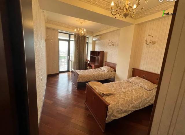 4 սենյականոց բնակարան նորակառույց շենքում Վարդանանց փողոցում, 190 քմ, 17/20 հարկ, 2 սանհանգույց