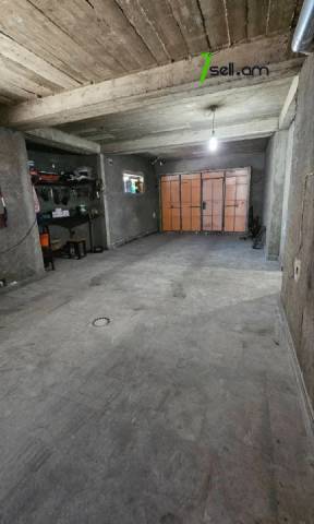 Երեք հարկանի տուն, Դուրյան թաղամաս Ավանում, 1190 քմ, 3+ սանհանգույց, կապիտալ վերանորոգված