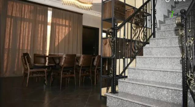 Երկու հարկանի քարե տուն Քաջազնունի փողոցում կենտրոնում, 450 ք.մ., 3+ սանհանգույց