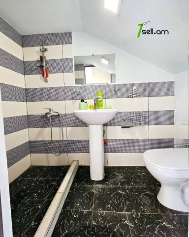 Երկու հարկանի քարե տուն Նոր-Արեշի 46 փողոցում Էրեբունիում, 172 քմ, 2 սանհանգույց