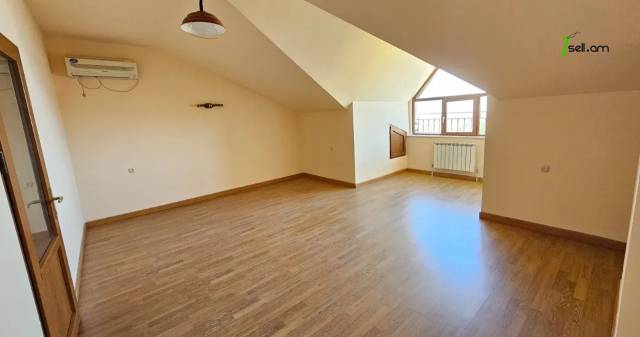 Չորս հարկանի քարե տուն Գարեգին Հովսեփյանի փողոցում Նորք Մարաշում, 2265 քմ, 3+ սանհանգույց