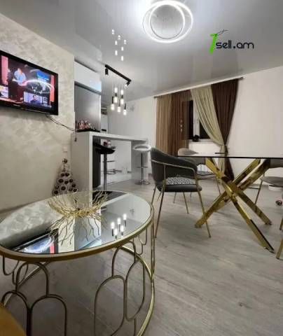 2 սենյականոց բնակարան Կոմիտասի պողոտայում, 57 ք.մ., 3/5 հարկ, կապիտալ վերանորոգված, քարե շենք