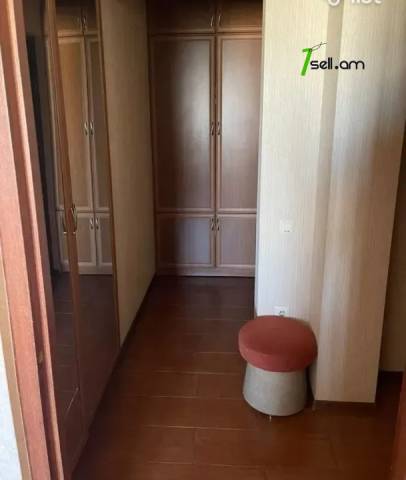 2 սենյականոց բնակարան Ռայնիսի փողոցում, 52 քմ, 5/9 հարկ, կապիտալ վերանորոգված