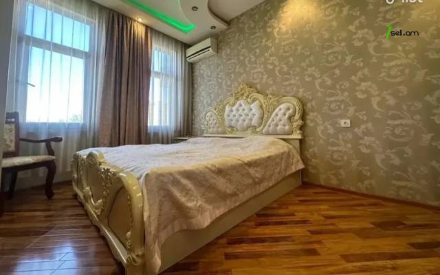 3 սենյականոց բնակարան նորակառույց շենքում Մելքումովի փողոցում, 93 ք.մ., նախավերջին հարկ