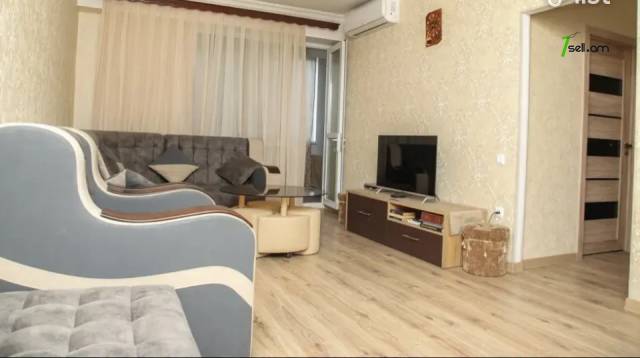 3 սենյականոց բնակարան Մաշտոցի պողոտայում, 100 ք.մ., 2 սանհանգույց, բարձր առաստաղներ, 6/12 հարկ