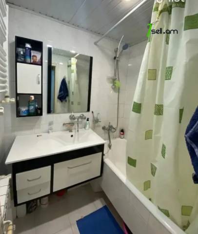 3 սենյականոց բնակարան Լեփսիուսի փողոցում, 78 ք.մ., 5/9 հարկ, մասնակի վերանորոգում