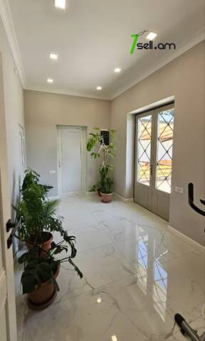 Երեք հարկանի քարե տուն, Avan-Arinj Առինջում, 800 քմ, 3+ սանհանգույց, կապիտալ վերանորոգված