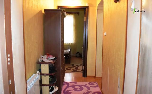 3 սենյականոց բնակարան Շիրակացի փողոցում, 81 ք.մ., 1/3 հարկ, եվրովերանորոգված, քարե շենք