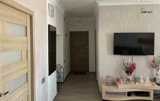 2 սենյականոց բնակարան, Komitas Ave, 65 քմ, բարձր առաստաղներ, կապիտալ վերանորոգված, քարե շենք