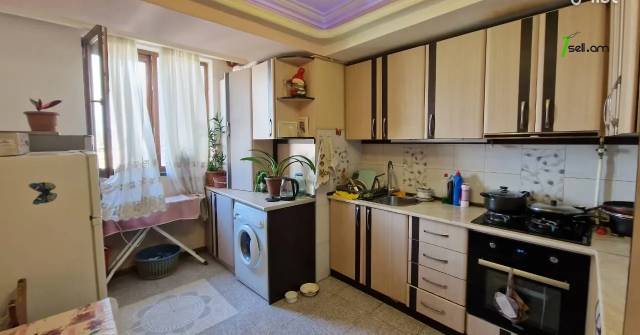 3 սենյականոց բնակարան, Ավան-Առինջ 1-ին միկրոշրջան, 60 քմ, 11/14 հարկ, եվրովերանորոգված