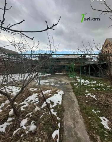 Երկու հարկանի քարե տուն Գրիգոր Զոհրապի փողոցում Աջափնյակում, 294 քմ, 2 սանհանգույց