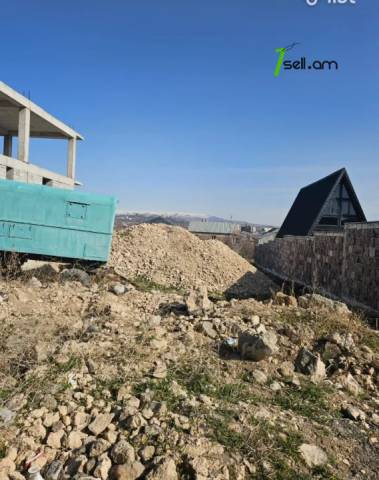 Հողատարածք բնակելի շինությունների համար Զովունիում, 500 ք.մ.