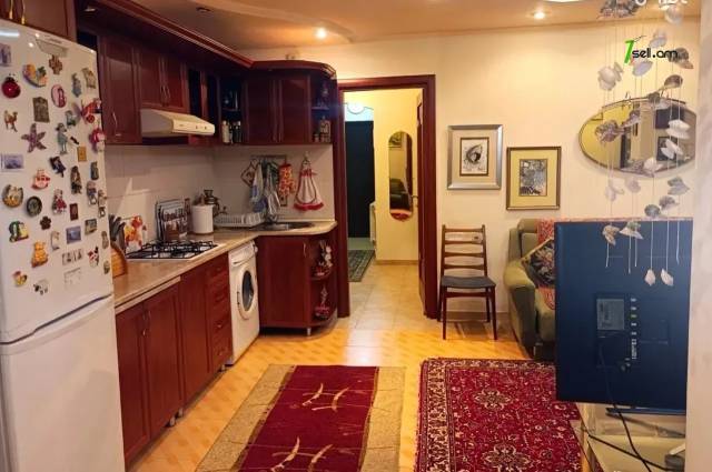 2 սենյականոց բնակարան, Նազարբեկյան թաղամաս, 50 ք.մ., նախավերջին հարկ, կապիտալ վերանորոգված