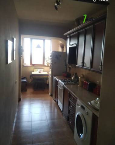 3 սենյականոց բնակարան, Դավիթ Մալյան փողոցի նրբանցք, 73 ք.մ., կապիտալ վերանորոգված, քարե շենք