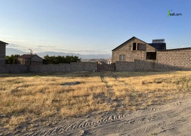 Հողատարածք բնակելի շինությունների համար Ավանում, 1000 ք.մ.