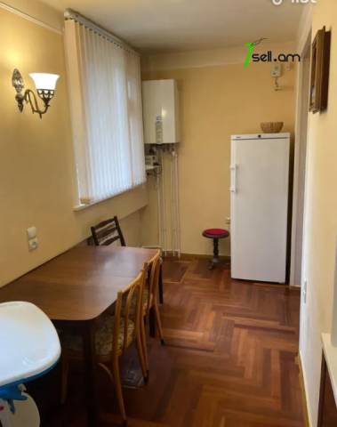 4 սենյականոց բնակարան, Սայաթ-Նովա թաղամաս, 100 քմ, 1/9 հարկ, 2 սանհանգույց, կոսմետիկ վերանորոգում